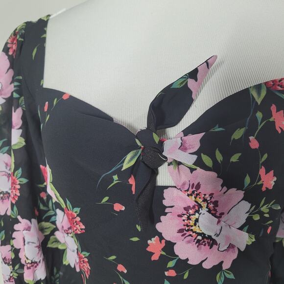 Yumi Kim Norma Jean Crop Top Tie Front Puffy Sleeves Floral Garland Black Small - Picture 5 of 7